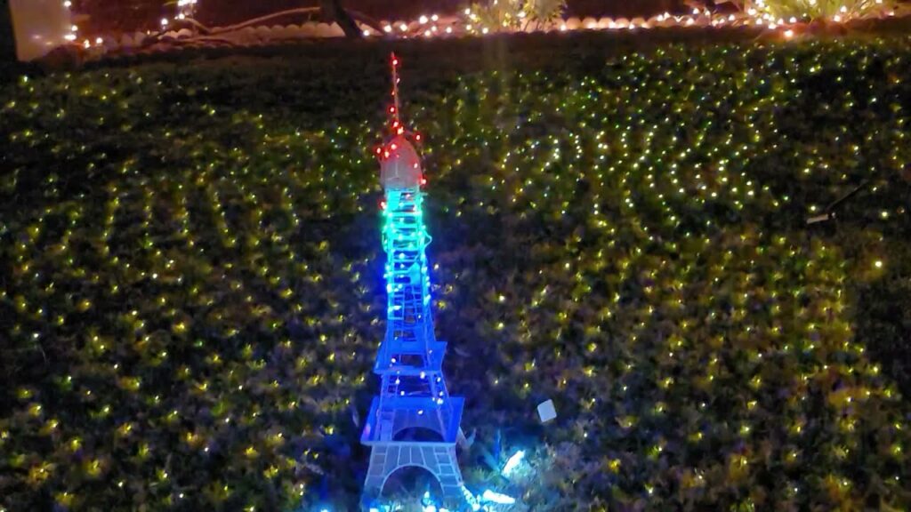 Vidéo light up eiffel tower christmas decoration