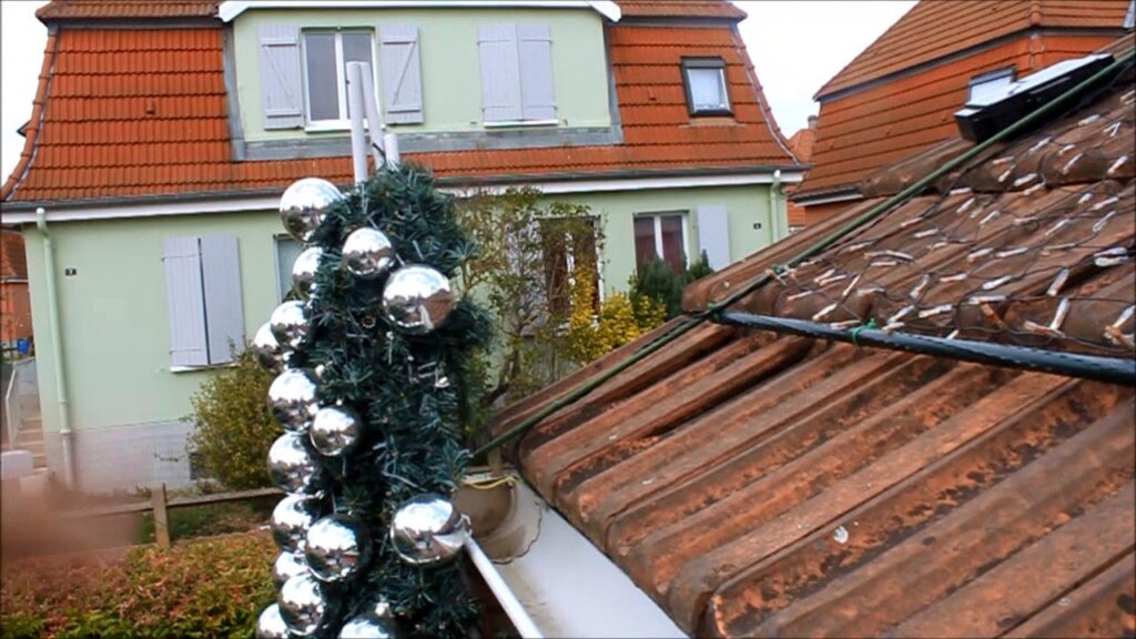 Vidéo decoration de noel pour toiture
